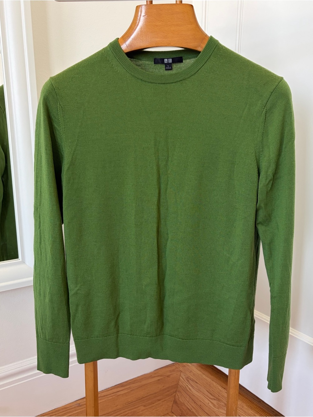 Uniqlo Women’s Crewneck Sweater in Green